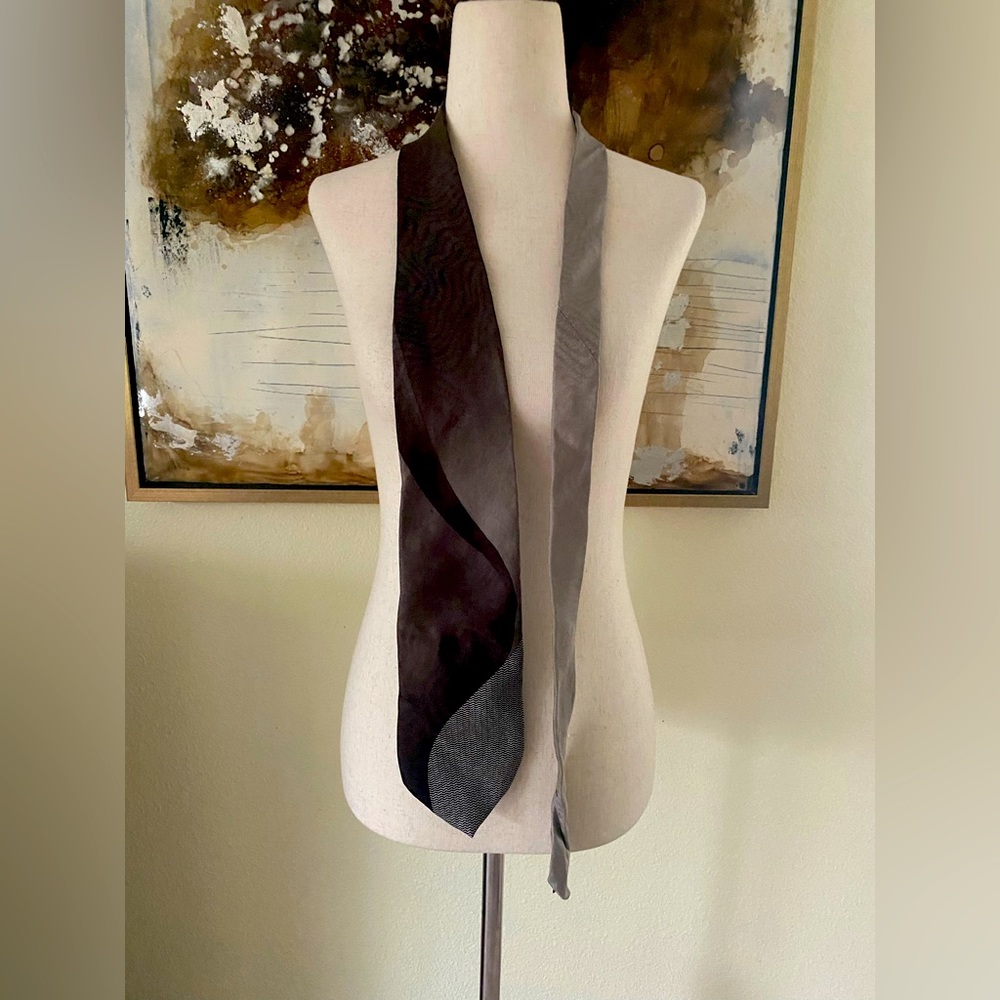 Essante vintage men’s neck tie 100% imported silk~